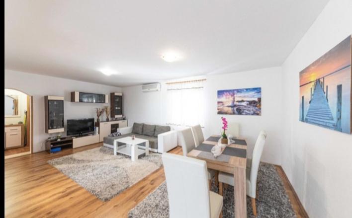 Apartman Marinovic Kastela Dış mekan fotoğraf